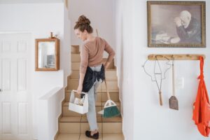 Ausmisten mit Plan: Wann sich eine professionelle Entrümpelung lohnt