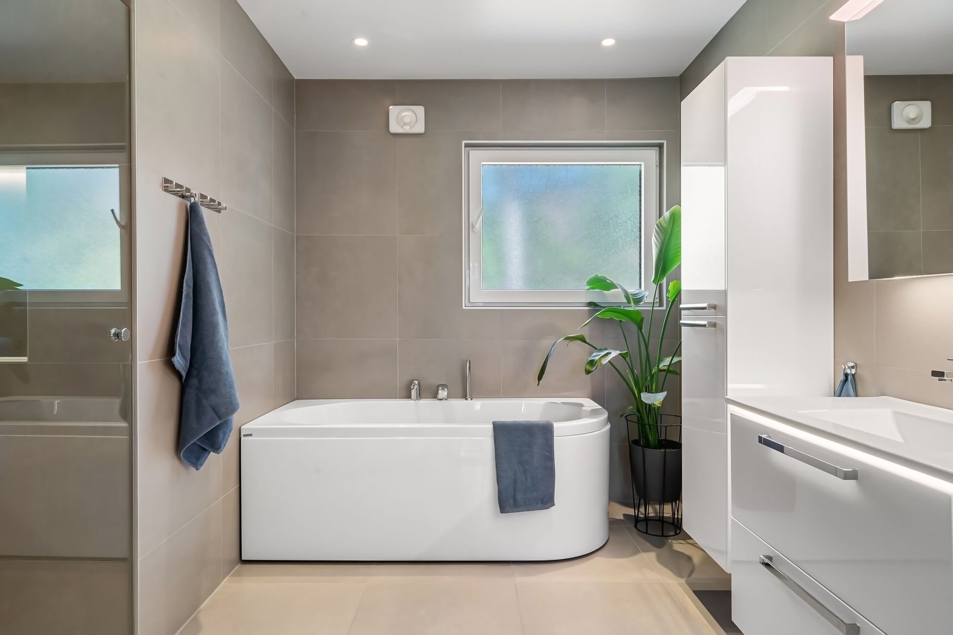 Badewanne im Alltag: Kosten, Umbauwege und worauf es beim Komfort ankommt