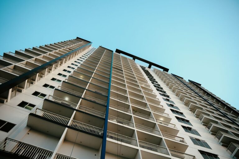 Terrassenboden 2026: Pflastersteine planen und verlegen
