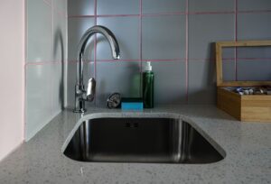 Verstopfter Abfluss: Hausmittel oder Profi?